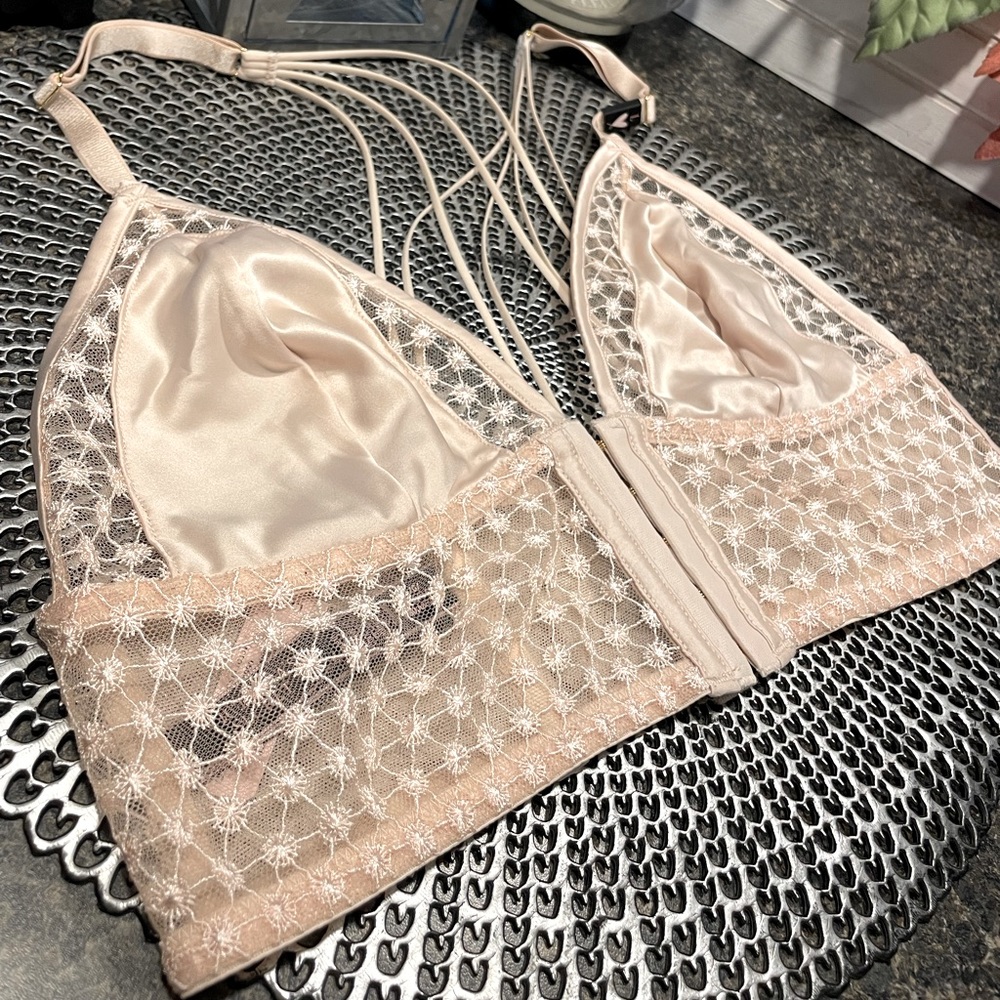 Victoria Secret blush bralette 😊